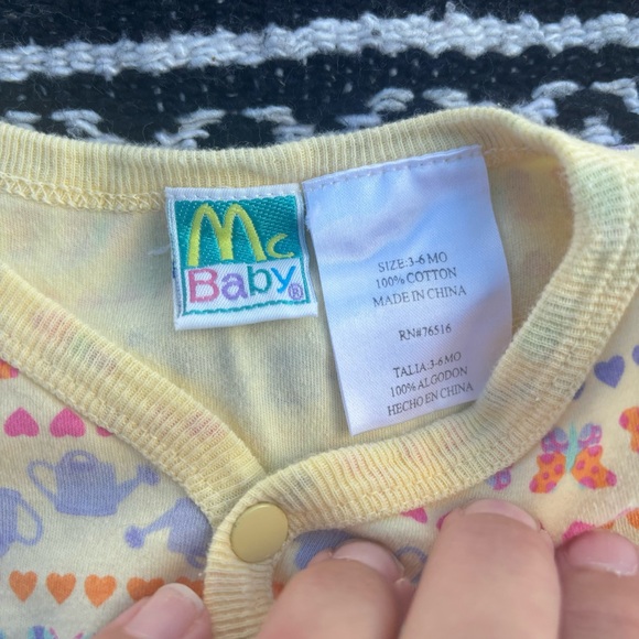 VINTAGE MCKIDS YELLOW GARDEN GRAPHIC ONE PIECE OUTFIT SIZE 3/6 MONTHS - Picture 3 of 3